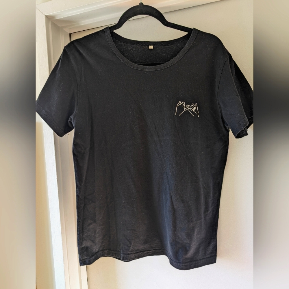 Black T-shirt with pinky promise